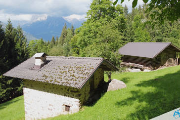 Rustici da ristrutturare con terreno di pertinenza a Mezzano