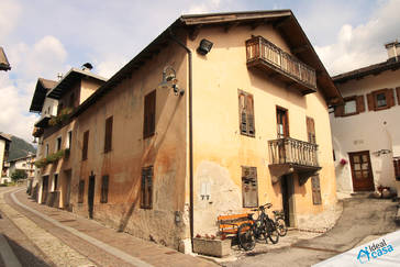 Porzione indipendente in centro storico da ristrutturare