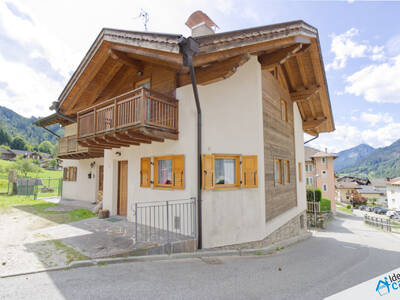 Miniatura di Porzione indipendente con ampio garage in vendita