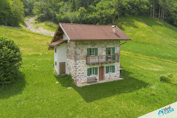Casa singola con terreno in posizione panoramica in vendita
