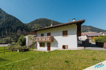 Villa singola con giardino esclusivo in vendita
