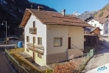 Casa singola con giardino da ristrutturare