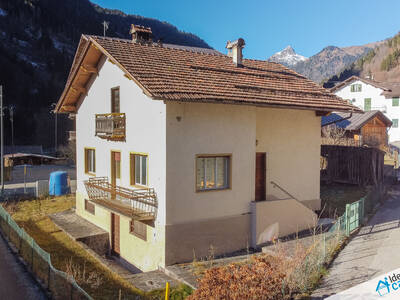 Miniatura di Casa singola con giardino da ristrutturare