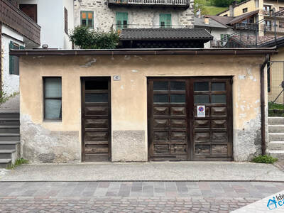 Miniatura di Garage in vendita a Mezzano
