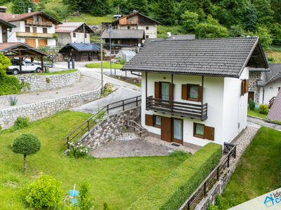 Miniatura di Villetta singola con giardino